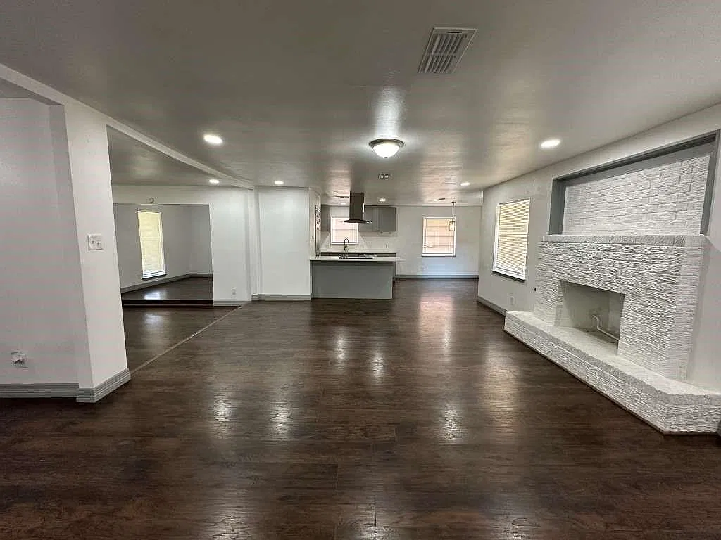 3 bed, 2.0 bath, 2166 sqft, $3,395 — Photo 4