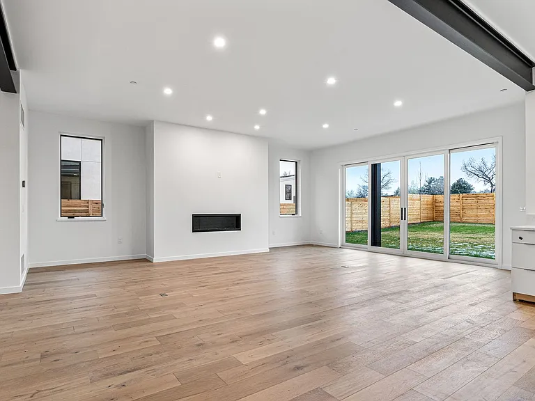 2155 Vine Ave — Photo 11