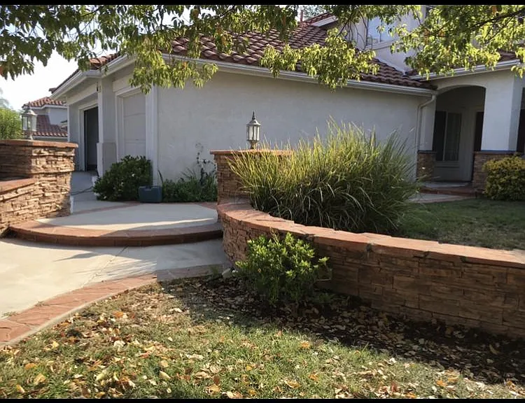 7507 Graystone Dr — Photo 3