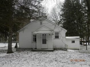2950 Benstein Rd, Commerce Township, MI 48390