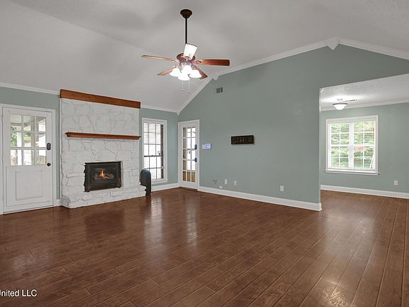4th image of 572 Wedgefield Pl