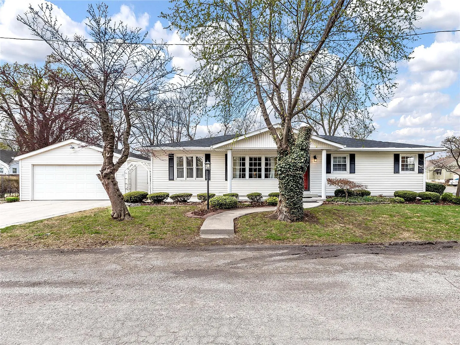 1640 Minerva Ave photo 1