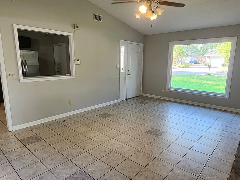 909 Bramblewood Ct — Photo 6