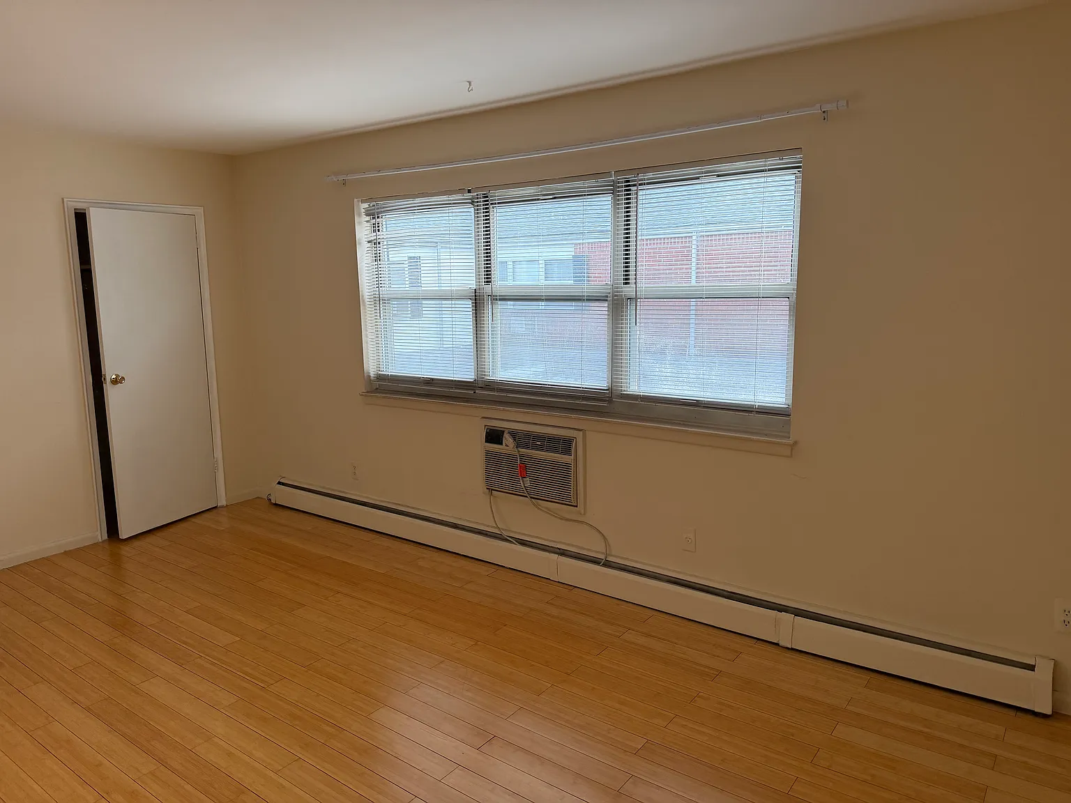 1 bed, 650 sqft, $1,800 — Photo 2