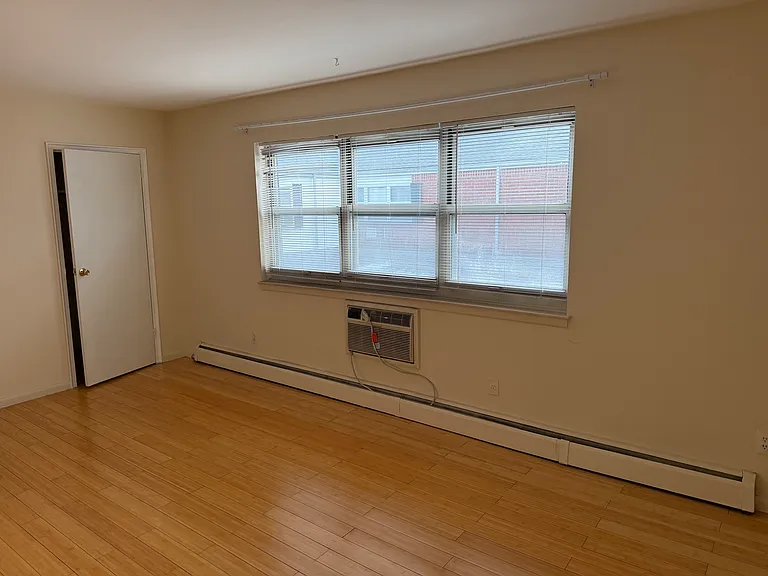 3600 Charles Ct #8 — Photo 2