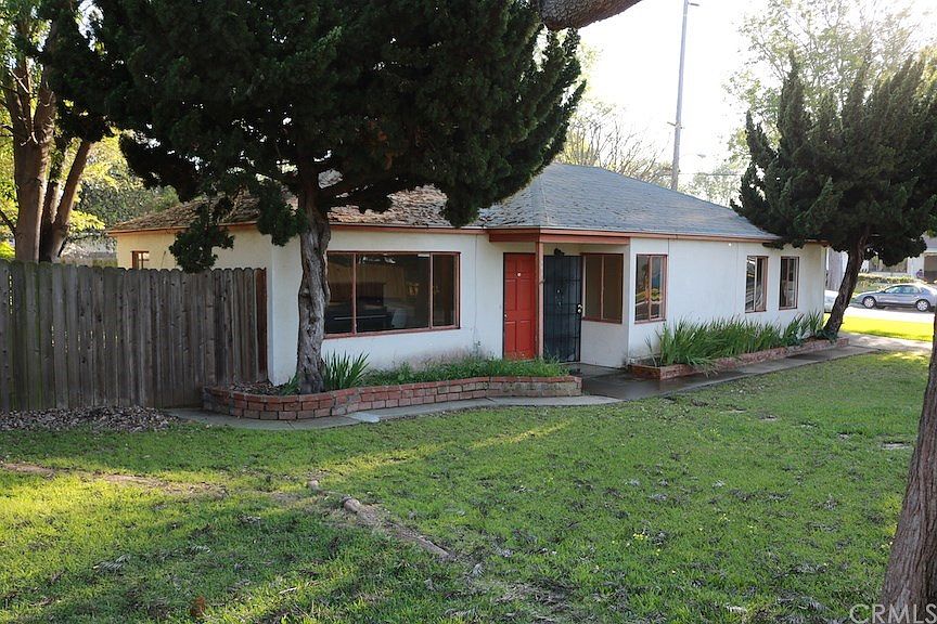 1st image of 883 W 20th St