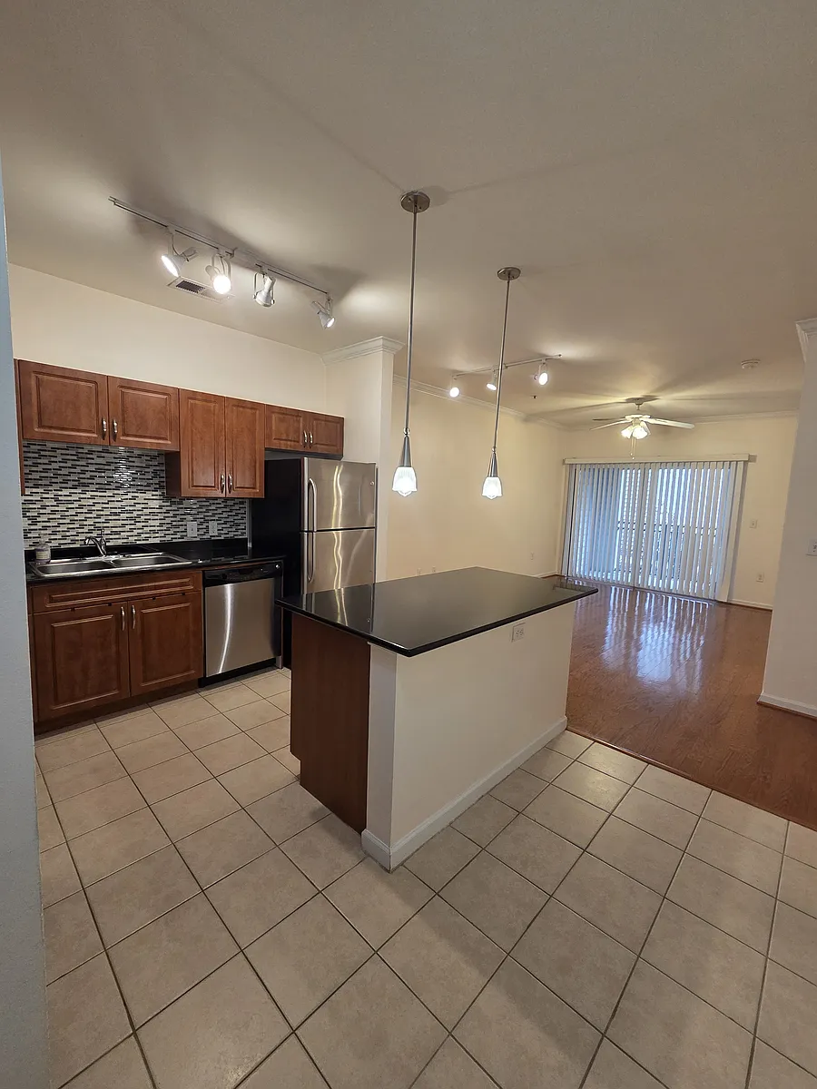 Building Photo - 12945 Centre Park Cir #105