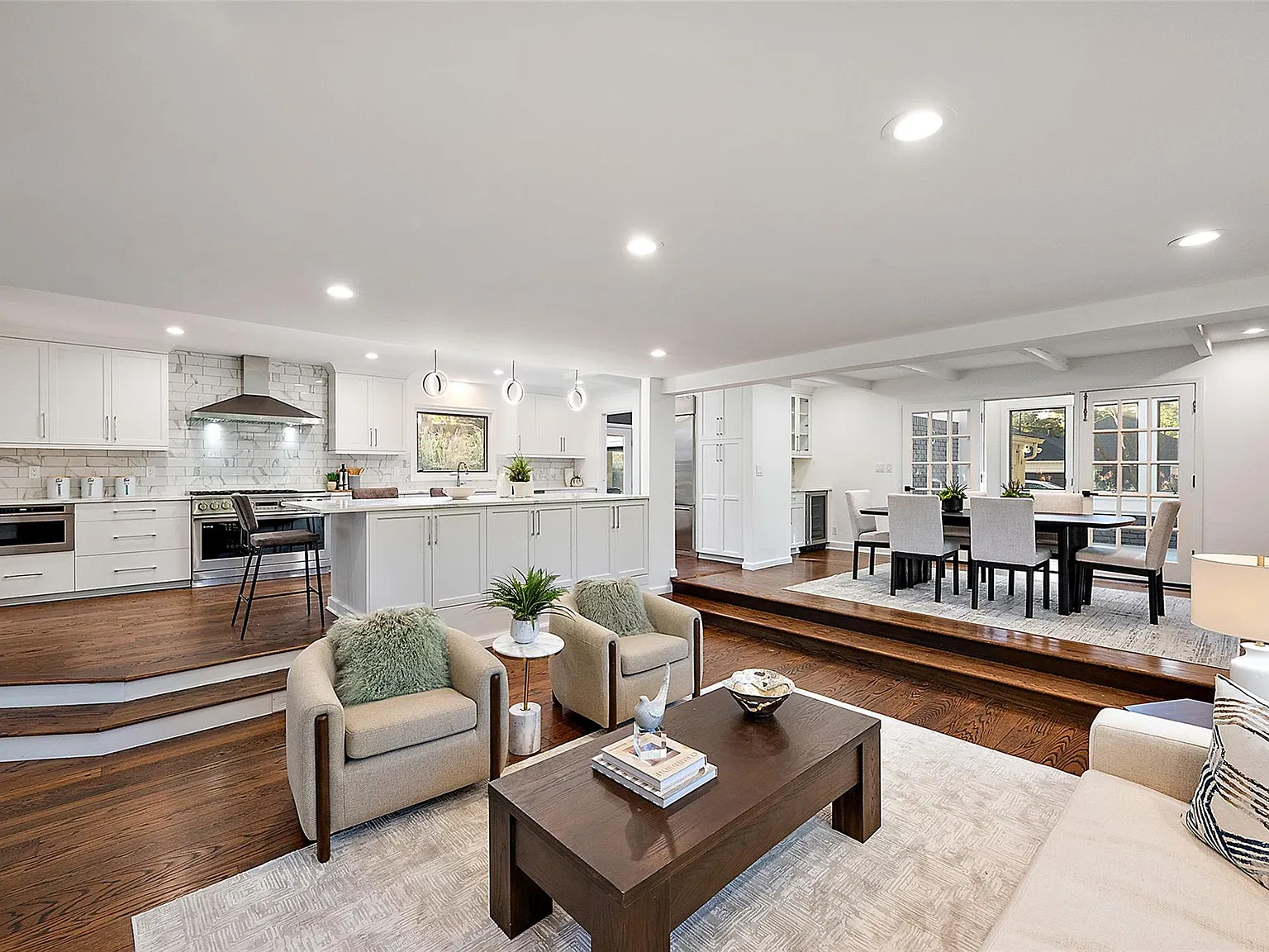 4 bed, 3.5 bath, 2741 sqft, $7,500 — Photo 2