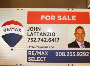 105 Stoneybrook Dr, Metuchen, NJ 08840