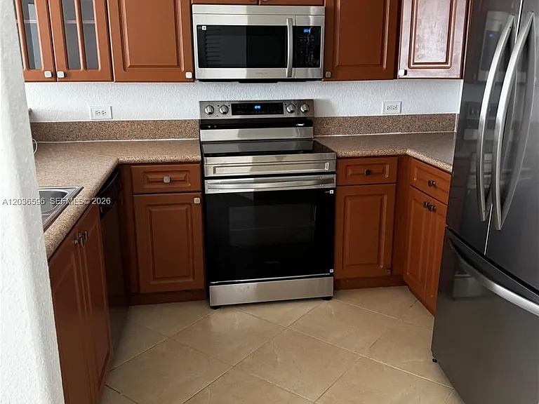 2301 SW 27th Ave #503 — Photo 7