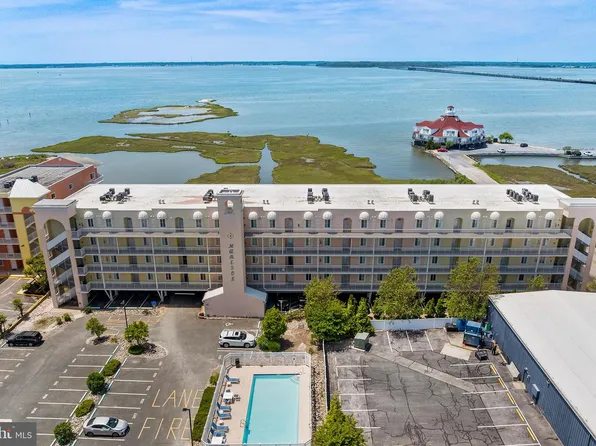 105 56th St #204-P1, Ocean City, MD 21842