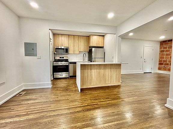 4th image of 4310-4324 Mercier St #4318-1