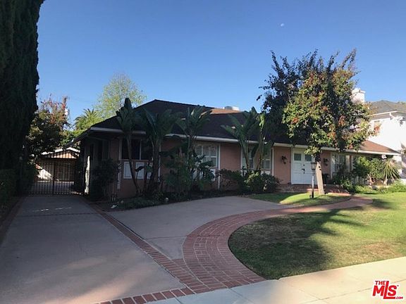 3rd image of 513 N Bedford Dr