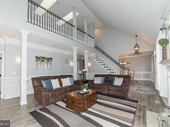 3rd image of 5753 Amelia Springs Cir