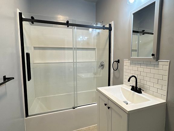 5th image of 39 Oakwood St APT 1
