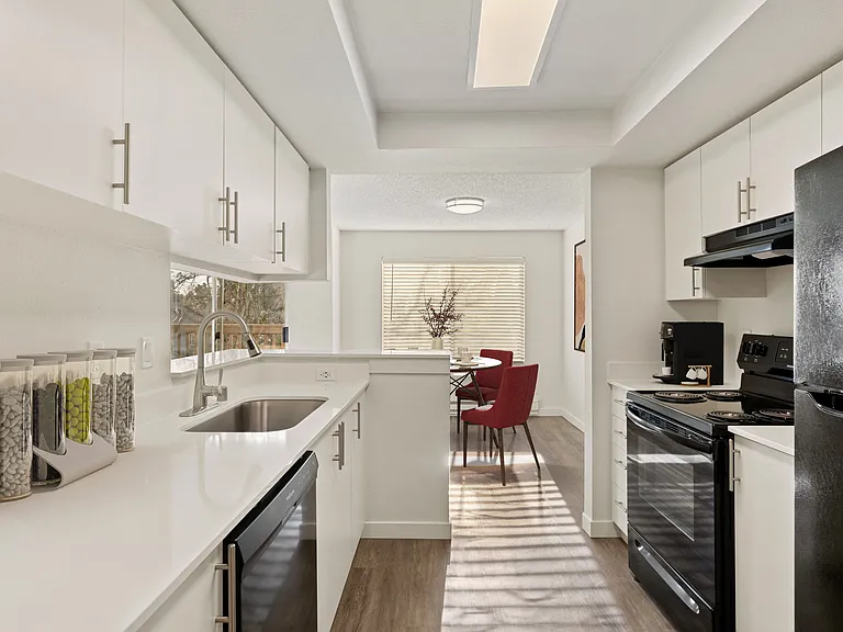 Pointe East — Photo 1