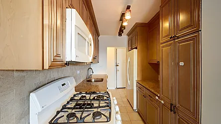 Sold by Thomas Lipovetsky, LREB