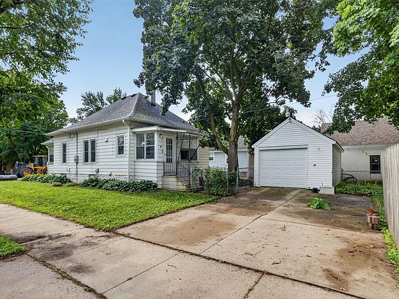 3rd image of 235 10th Ave NE
