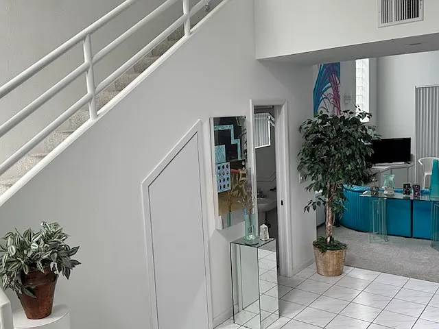 2910 W Bay Villa Ave — Photo 2