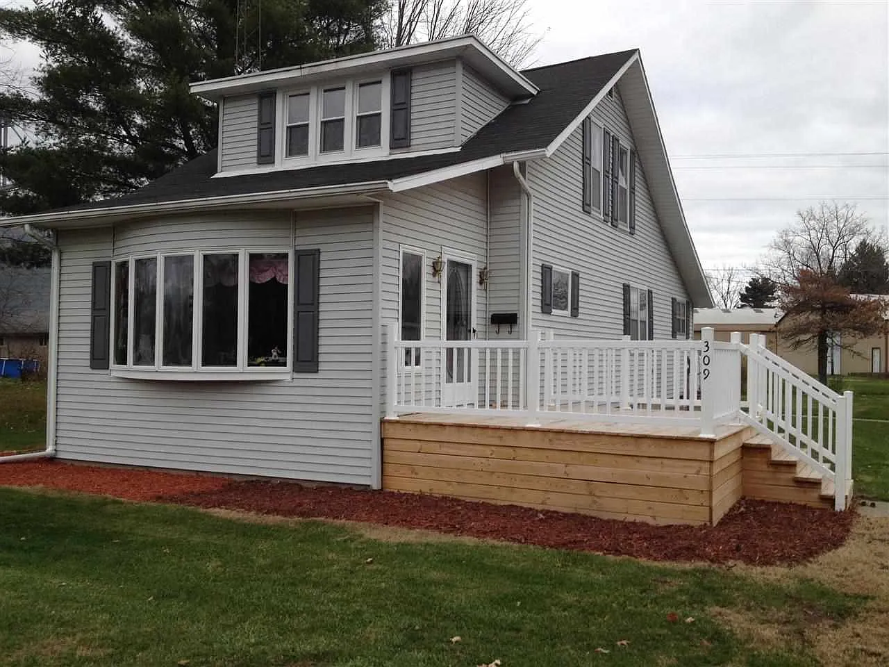 309 Van Vactor St photo 1