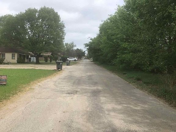 4th image of 704 S 3rd Ave