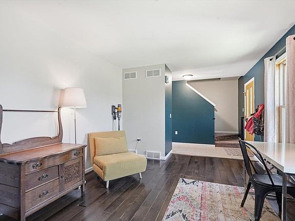 5th image of 204 Temple Ct