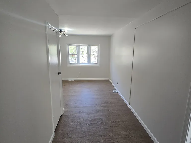 124 Erica Rd — Photo 10