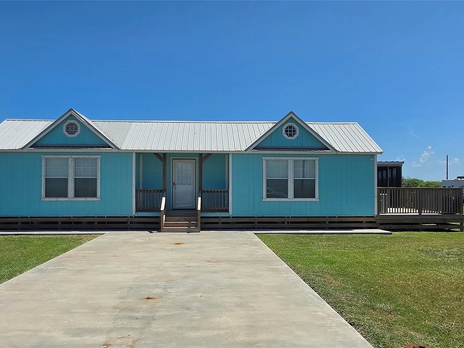 1 bed, 1.0 bath, 1260 sqft, $1,350 — Photo 1