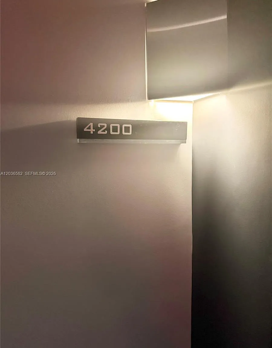 One Miami East Condo — Photo 2