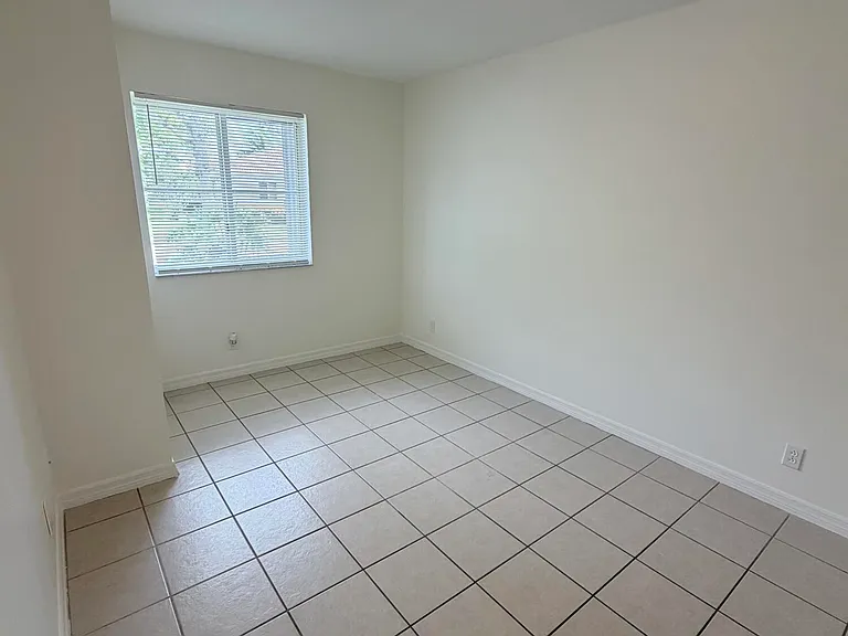 11289 SW 18th Ct — Photo 10