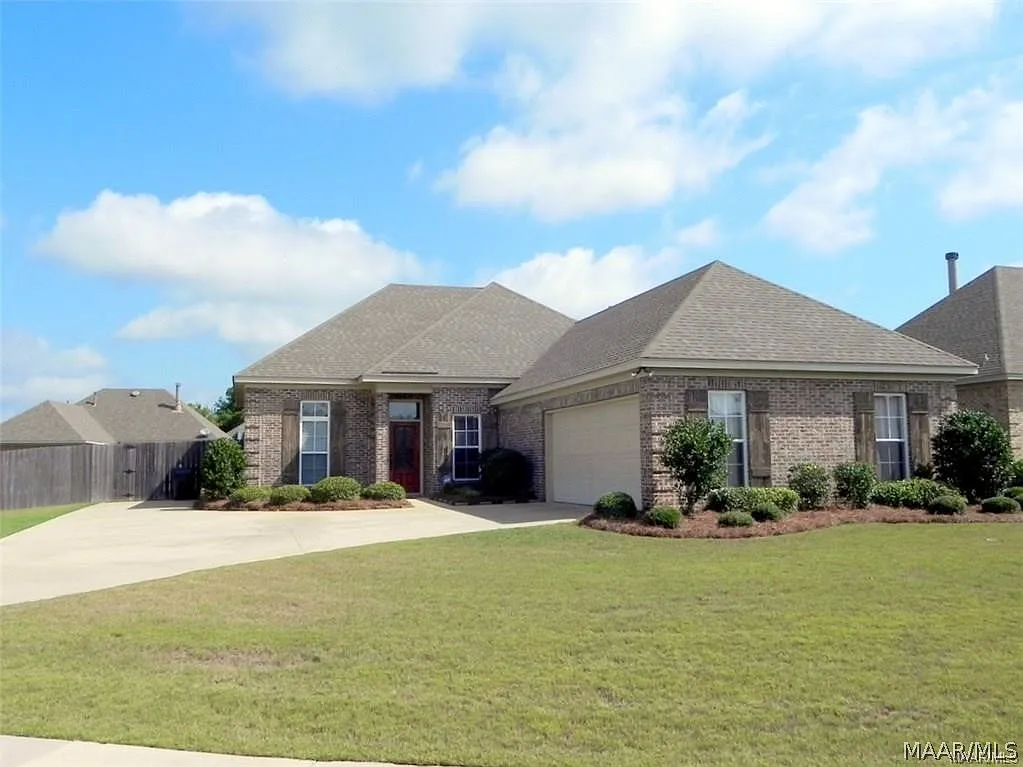 4 bed, 2.0 bath, 1796 sqft, $2,000 — Photo 1