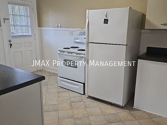 5th image of 3111 Roundhill Ave NW