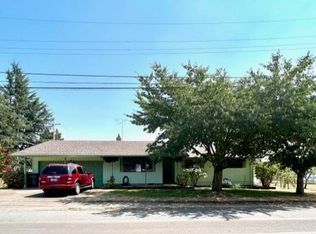 262 N 1st St, Carlton, OR 97111