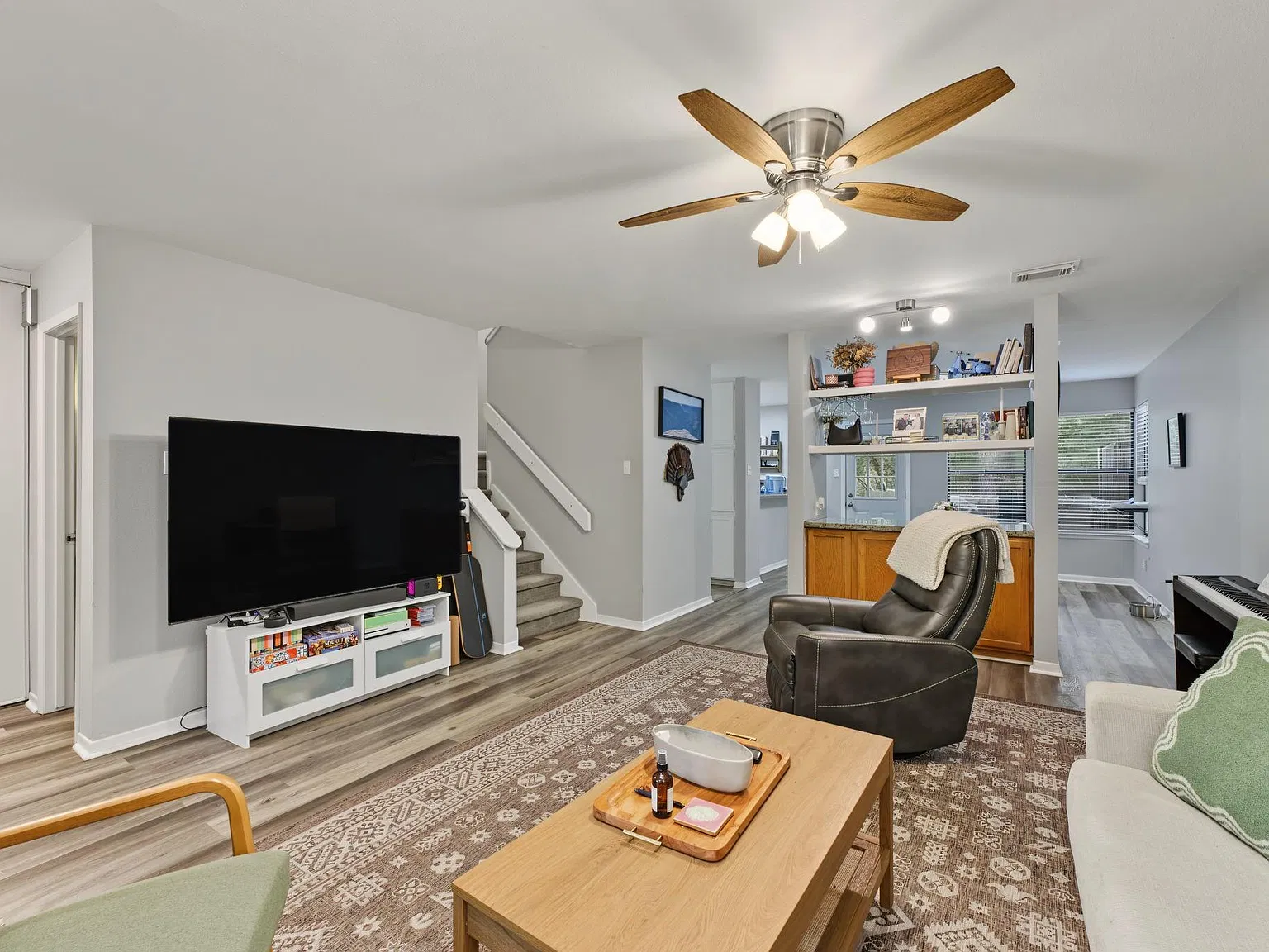 3 bed, 2.5 bath, 1428 sqft, $1,800 — Photo 4