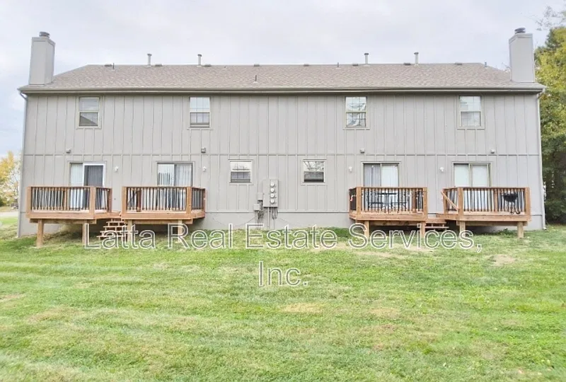 3 bed, 1.5 bath, 1100 sqft, $1,300 — Photo 2