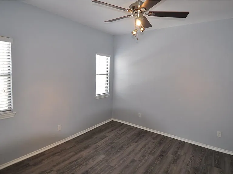 706 W 22nd St #305 — Photo 13