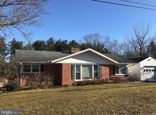1926 Pine View Dr, York, PA
