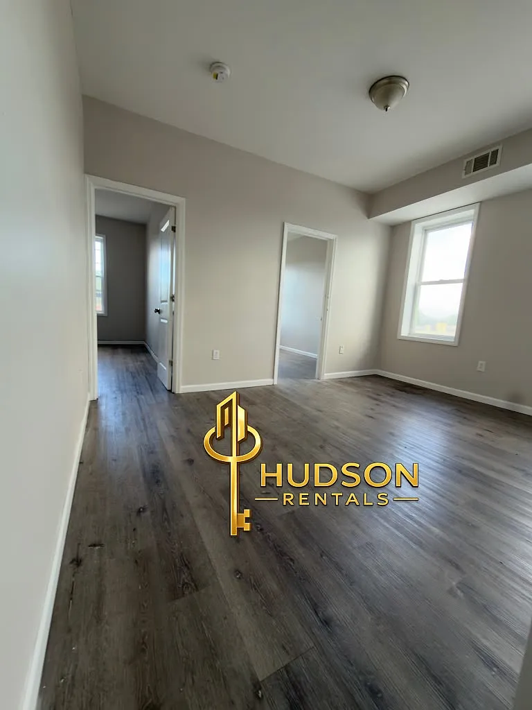 2 bed, 800 sqft, $1,750 — Photo 2