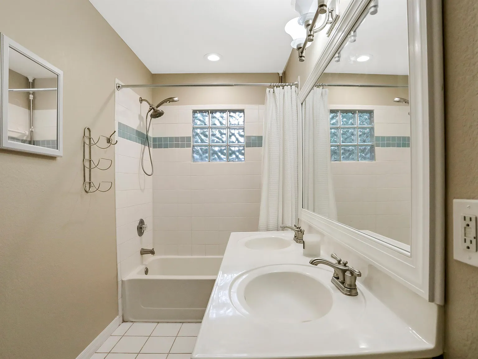 10150 Belle Rive Blvd — Photo 2