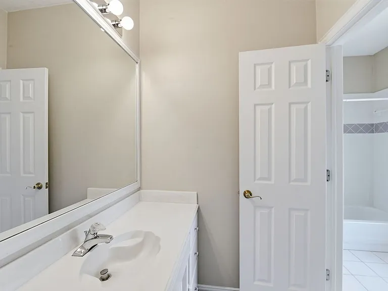 1020 Highland Oaks Dr — Photo 30