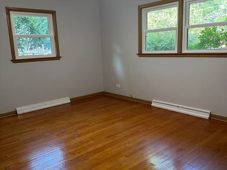 330 S Oak St — Photo 5