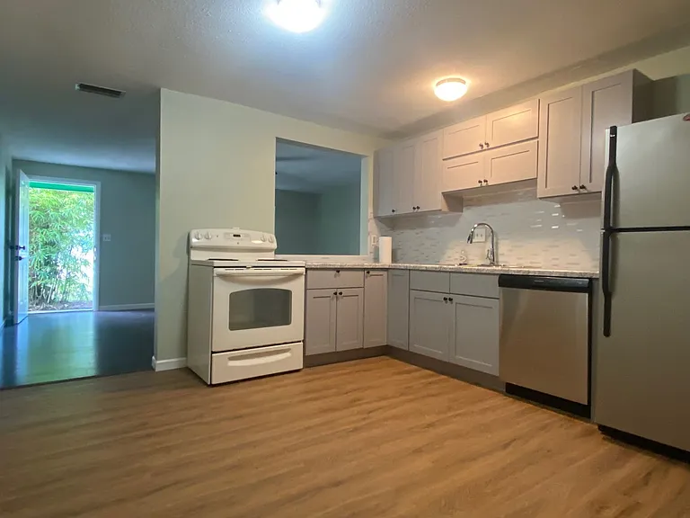 535 Olive St — Photo 4
