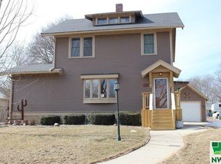 312 Boston Ave NE, Orange City, IA 51041