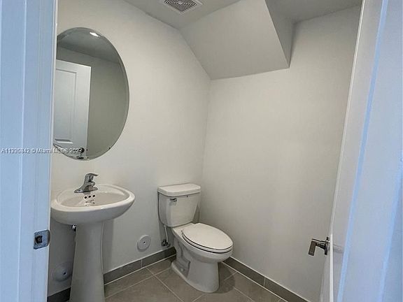 5th image of 2629 SE 10th St #2629
