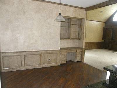 Breakfast Nook w/built-in desk