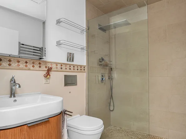 507 East 13th Street image 6 of 17