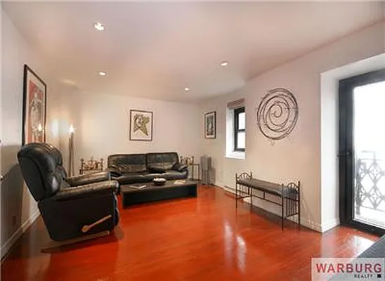 Sold by Warburg | media 11