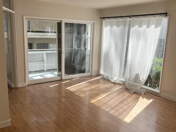 1147 Hacienda Pl #4, West Hollywood, CA 90069