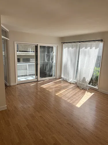 1147 Hacienda Pl #4 Photo 1