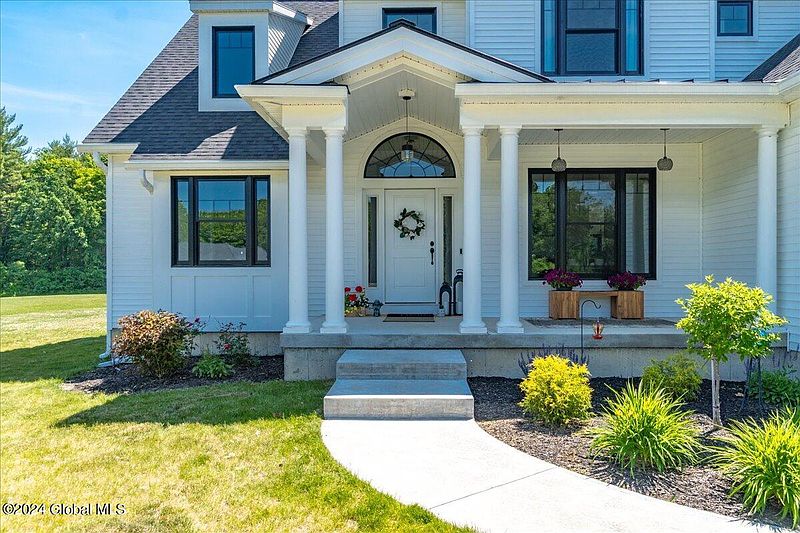 5th image of 25 Pine Hollow Drive